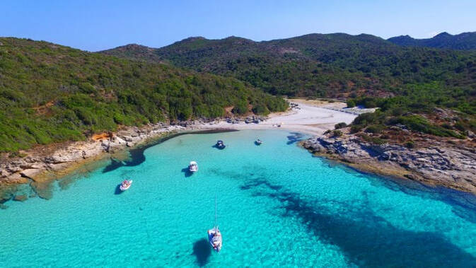 Strand in de Agriates woestijn